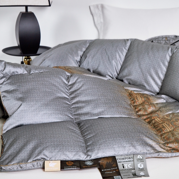 91家纺网 家纺一手货源 找家纺 御眠纺羽绒被壳 2024新品高端糯糯棉印花羽绒被鹅绒被冬被春秋被被子被芯 沐浴灰金