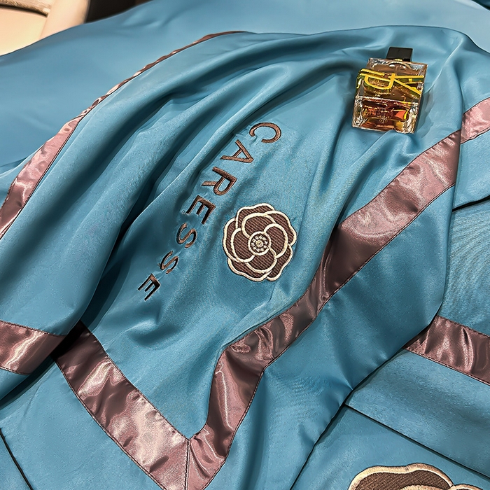 91家纺网 家纺一手货源 找家纺 妮恒美家纺 2025新款A版水洗真丝天丝B版纯棉刺绣绣花四件套全棉被套床单床笠款四件套 梦恋-宝石蓝