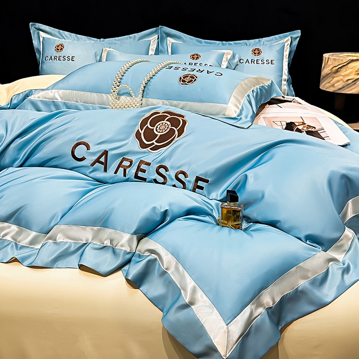 91家纺网 家纺一手货源 找家纺 妮恒美家纺 2025新款A版水洗真丝天丝B版纯棉刺绣绣花四件套全棉被套床单床笠款四件套 梦恋-宾利蓝＋白奶咖