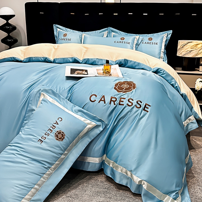 91家纺网 家纺一手货源 找家纺 妮恒美家纺 2025新款A版水洗真丝天丝B版纯棉刺绣绣花四件套全棉被套床单床笠款四件套 梦恋-宾利蓝＋白奶咖