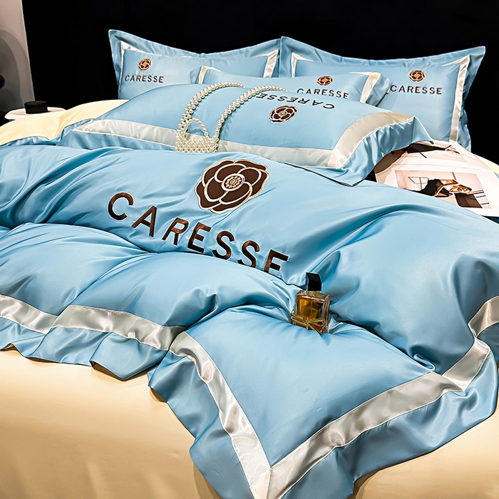 91家纺网 家纺一手货源 找家纺 妮恒美家纺 2025新款A版水洗真丝天丝B版纯棉刺绣绣花四件套全棉被套床单床笠款四件套 梦恋-宾利蓝＋白奶咖