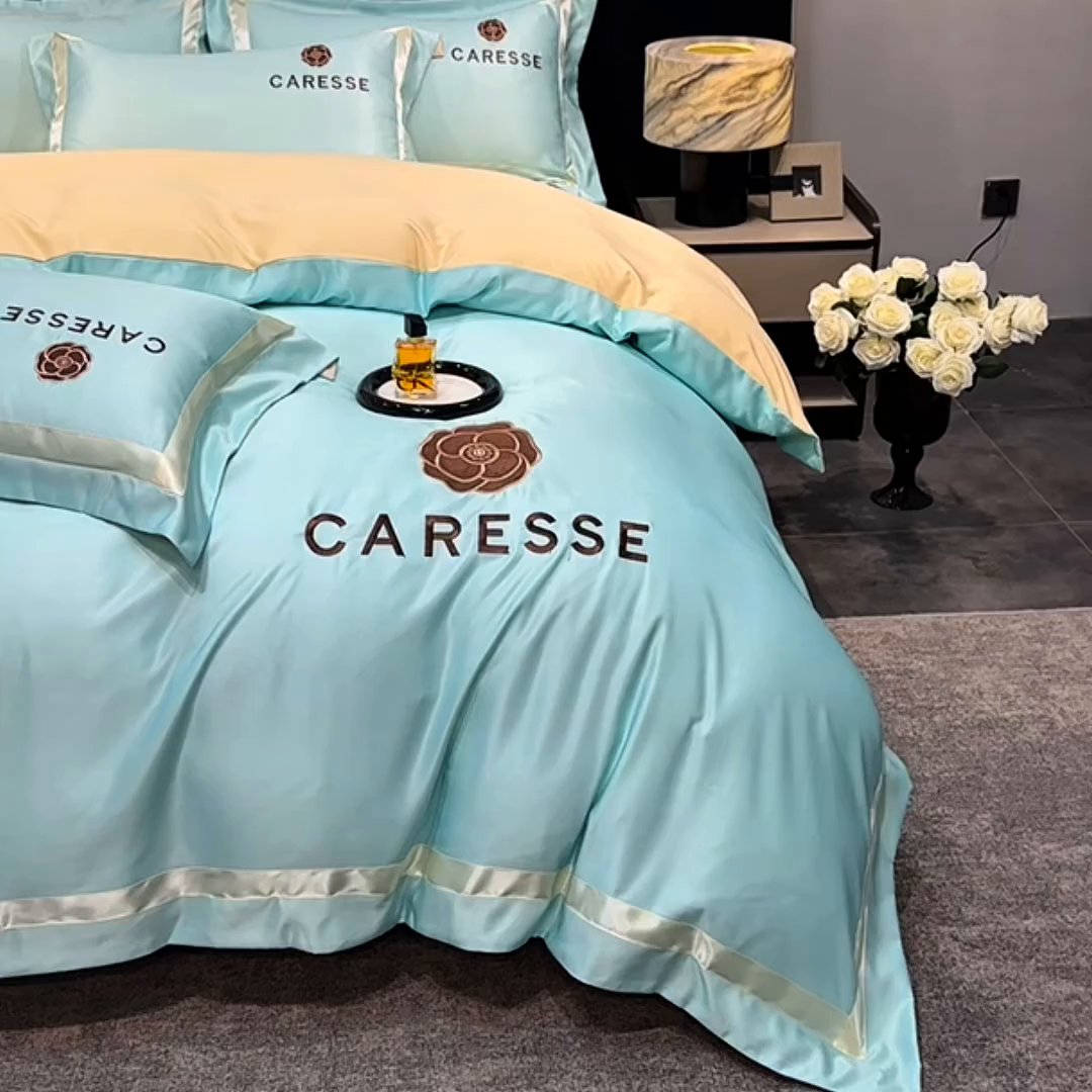 91家纺网 家纺一手货源 找家纺 妮恒美家纺 2025新款A版水洗真丝天丝B版纯棉刺绣绣花四件套全棉被套床单床笠款四件套 梦恋-宾利蓝＋白奶咖