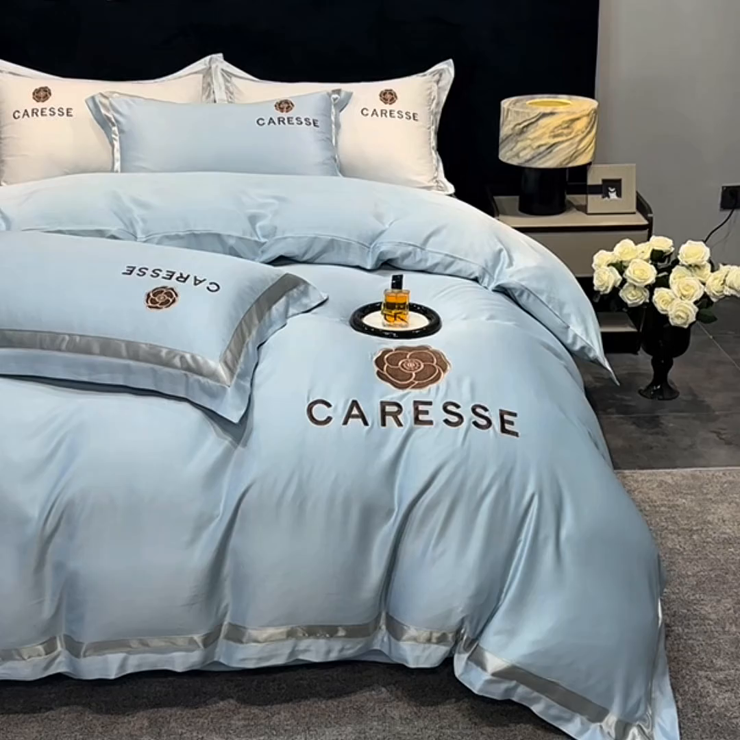 91家纺网 家纺一手货源 找家纺 妮恒美家纺 2025新款A版水洗真丝天丝B版纯棉刺绣绣花四件套全棉被套床单床笠款四件套 梦恋-海蓝灰