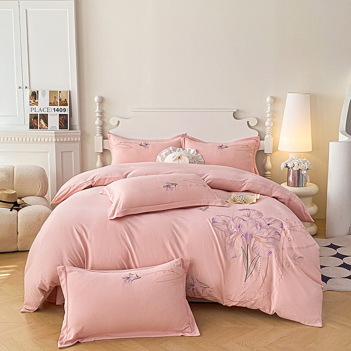 91家纺网 家纺一手货源 找家纺 （总）大麦乐田 2025新款刺绣床裙款四件套-轻舞飞扬