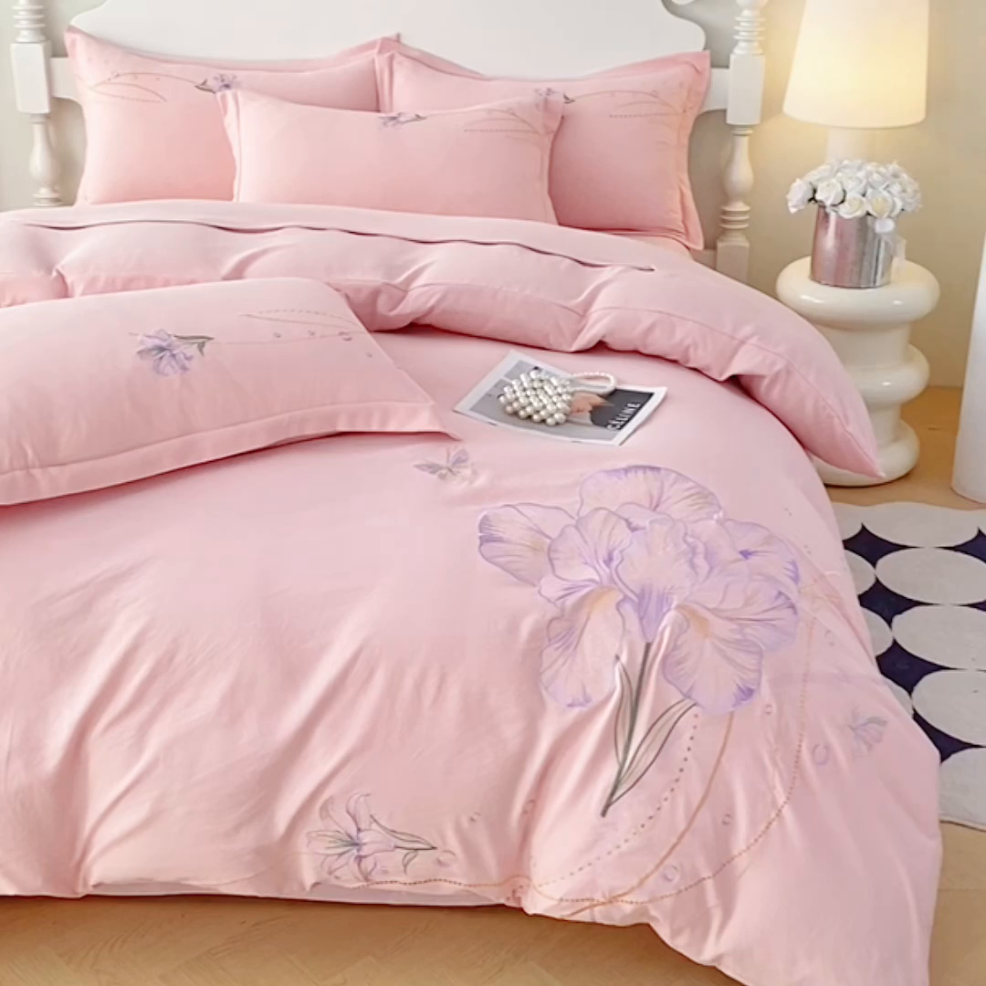 91家纺网 家纺一手货源 找家纺 （总）大麦乐田 2025新款刺绣床裙款四件套-轻舞飞扬