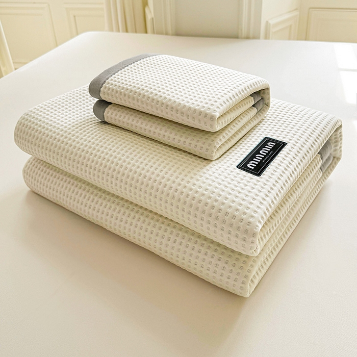 91家纺网 家纺一手货源 找家纺 （总）如一 2025新款A类PE冰豆豆复合三明治凉席时尚款