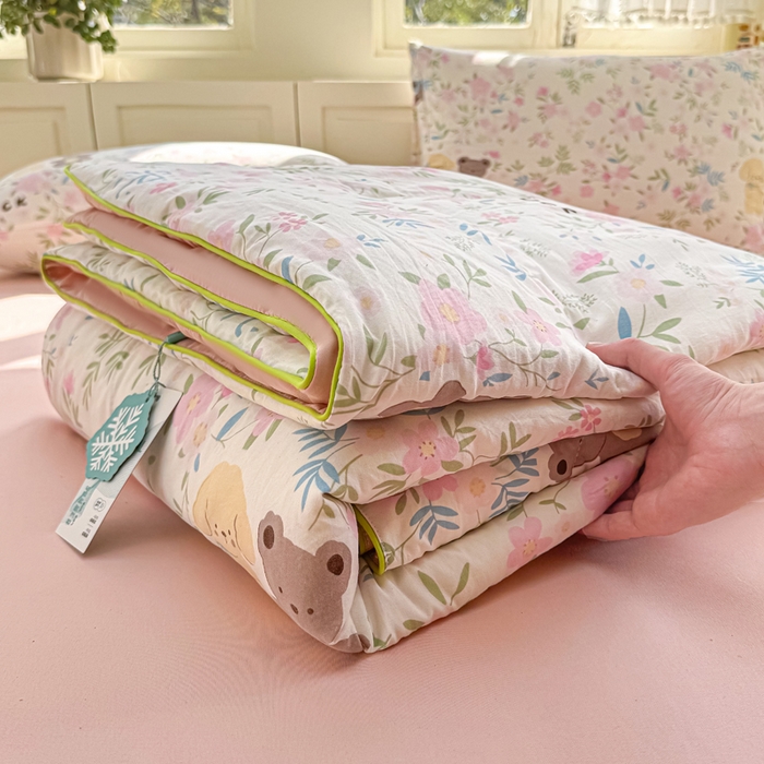 91家纺网 家纺一手货源 找家纺 丝芙妮家居（原乐视家纺） 2025春夏新款针织棉卡通印花夏被夏凉被空调被 爱丽花园