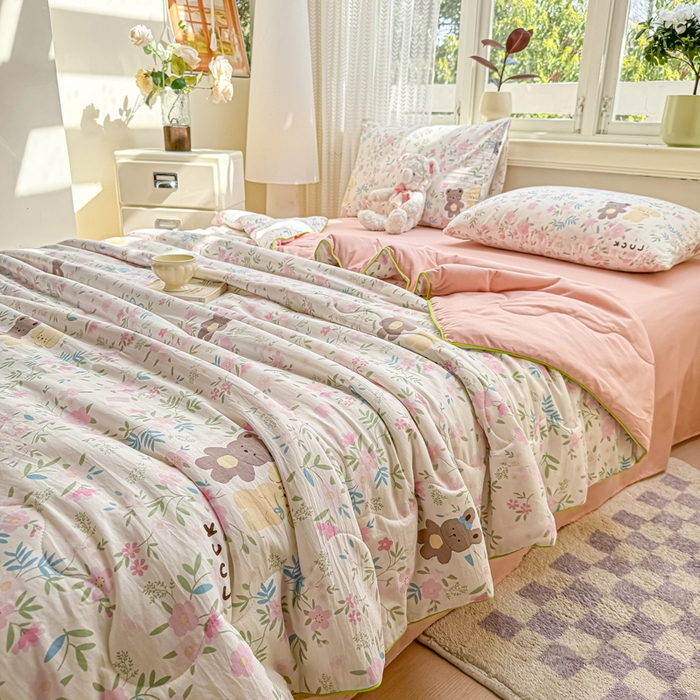 91家纺网 家纺一手货源 找家纺 丝芙妮家居（原乐视家纺） 2025春夏新款针织棉卡通印花夏被夏凉被空调被 爱丽花园