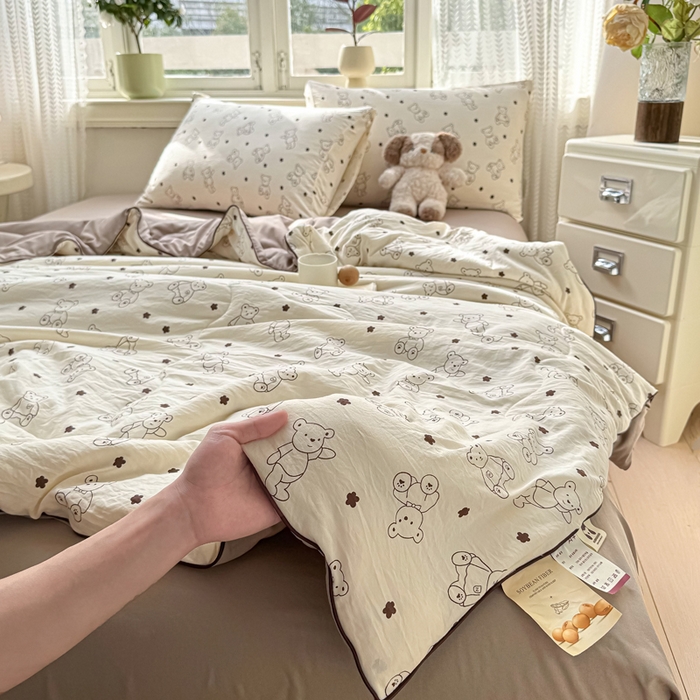 91家纺网 家纺一手货源 找家纺 丝芙妮家居（原乐视家纺） 2025春夏新款针织棉卡通印花夏被夏凉被空调被 澳丁小熊
