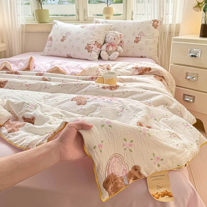 91家纺网 家纺一手货源 找家纺 丝芙妮家居（原乐视家纺） 2025春夏新款针织棉卡通印花夏被夏凉被空调被 洛米熊