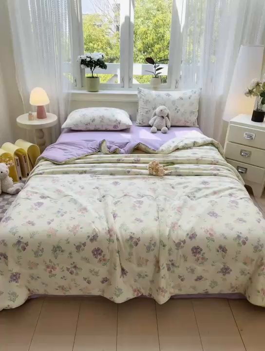 91家纺网 家纺一手货源 找家纺 丝芙妮家居（原乐视家纺） 2025春夏新款针织棉卡通印花夏被夏凉被空调被 浅夕