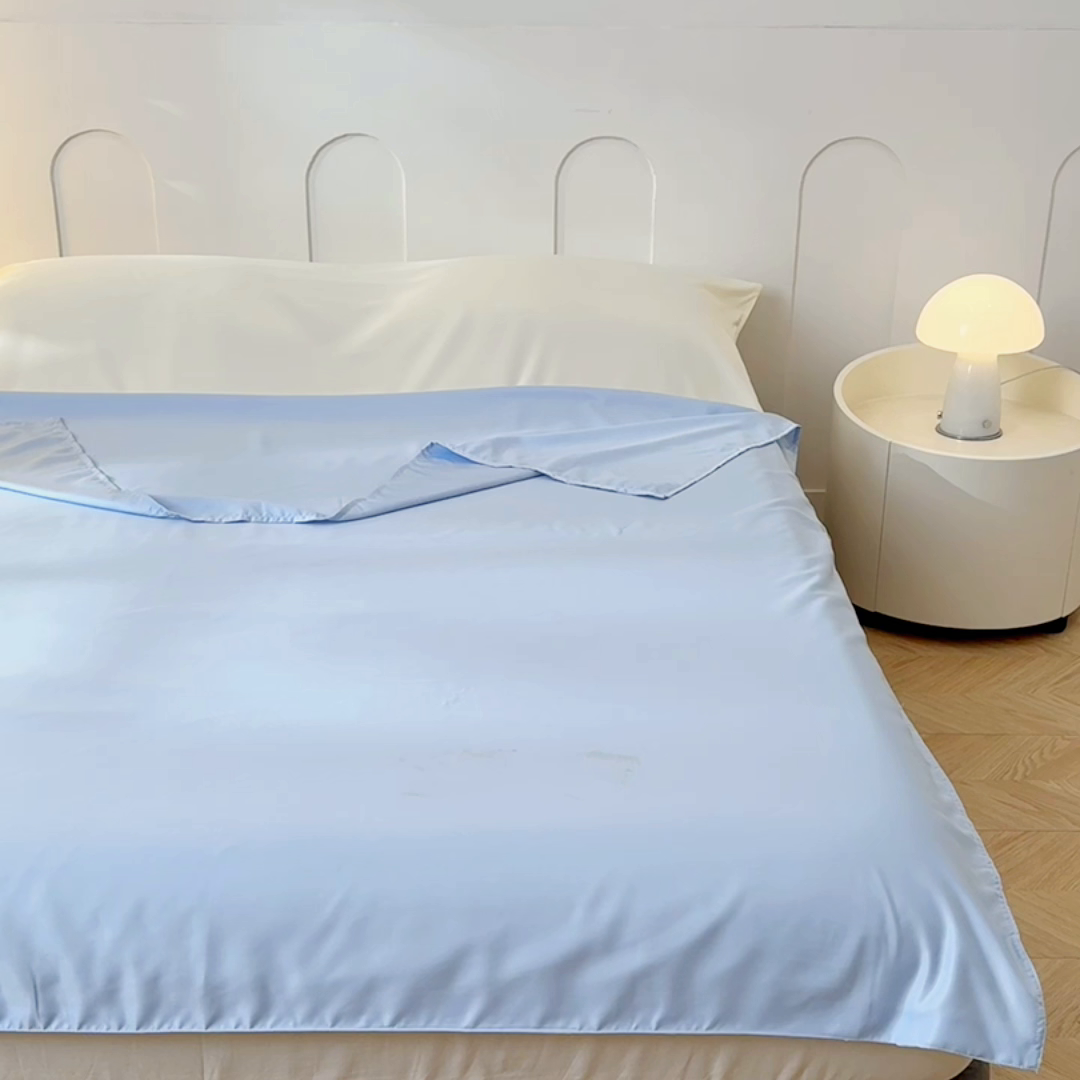 91家纺网 家纺一手货源 找家纺 爱彼家纺 2025新款夏季冰丝纯色旅行睡袋-系列一 睡袋-天蓝+芝士