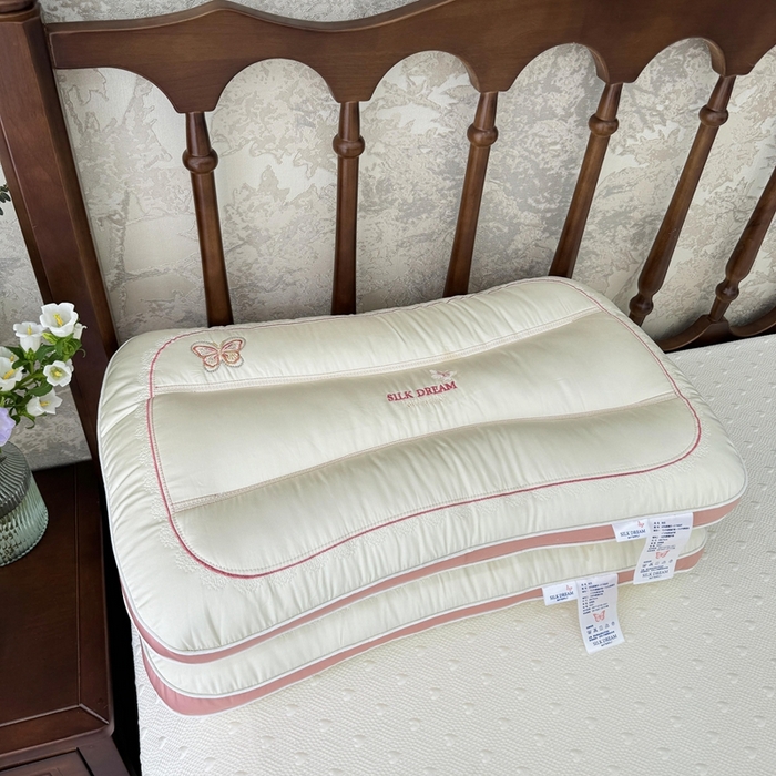 91家纺网 家纺一手货源 找家纺 （总）昕科 2025新款蚕丝蝴蝶立体枕-桑蚕丝刺绣蝴蝶枕芯莱赛尔纤维天丝立体枕头