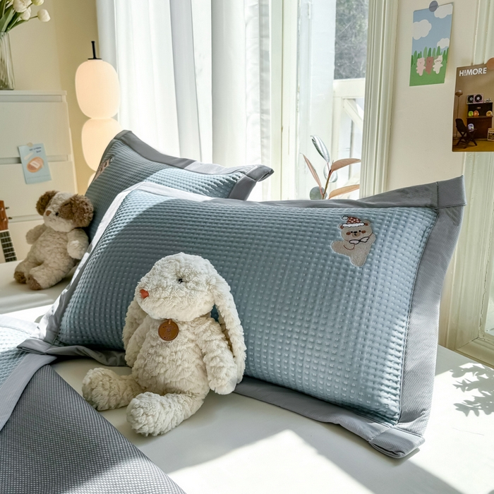 91家纺网 家纺一手货源 找家纺 萌飞 2025新款乙纶PE中分子华夫格凉豆豆凉席 中分子PE凉豆豆凉席-欢乐熊-时尚蓝【平铺款】