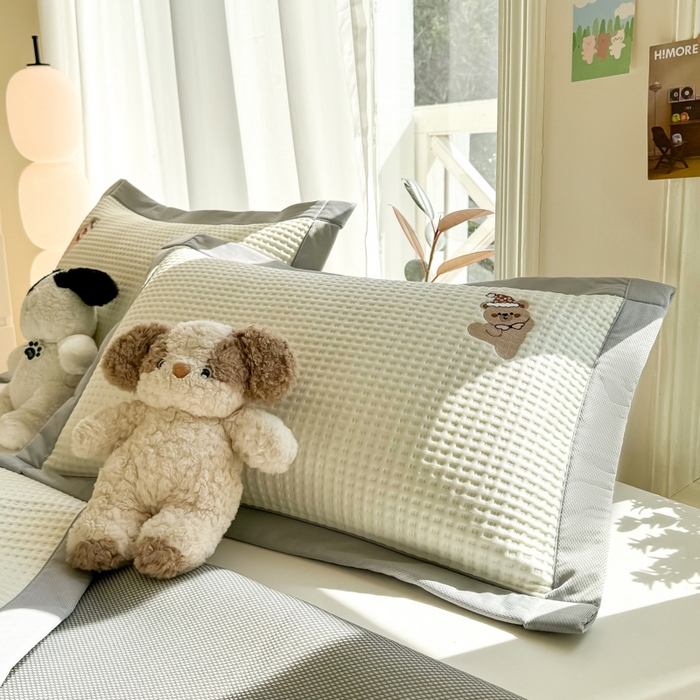 91家纺网 家纺一手货源 找家纺 萌飞 2025新款乙纶PE中分子华夫格凉豆豆凉席 中分子PE凉豆豆凉席-欢乐熊-米白【平铺款】