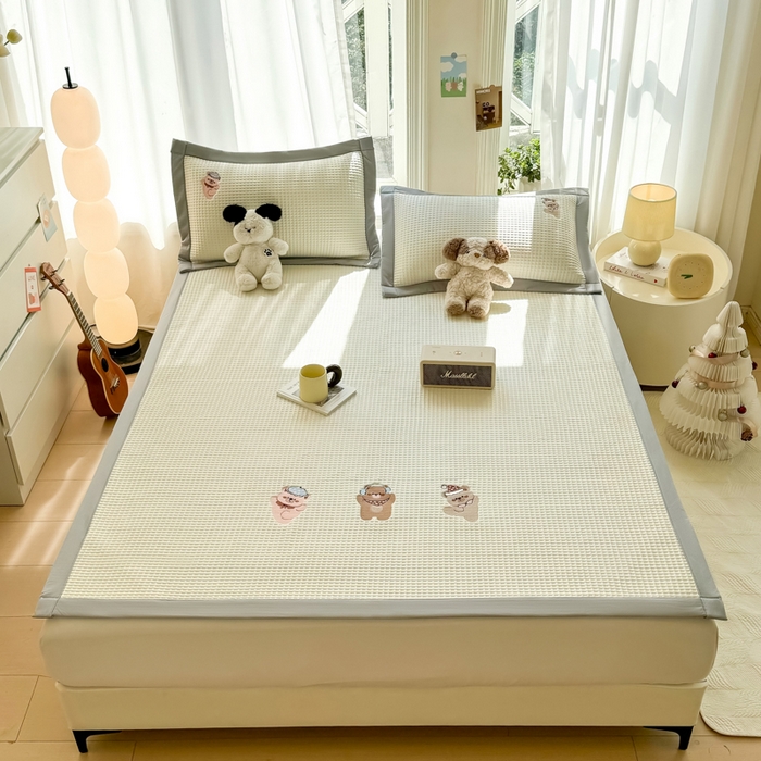 91家纺网 家纺一手货源 找家纺 萌飞 2025新款乙纶PE中分子华夫格凉豆豆凉席 中分子PE凉豆豆凉席-欢乐熊-米白【平铺款】