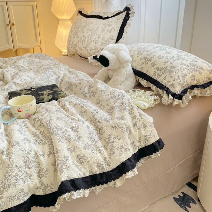 91家纺网 家纺一手货源 找家纺 大麦家纺 2025新款云感双层纱花边夏被四件套 复古印刷