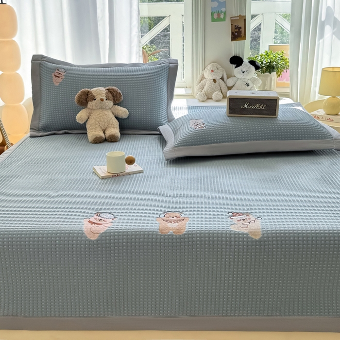 91家纺网 家纺一手货源 找家纺 萌飞 2025新款乙纶PE中分子华夫格凉豆豆凉席 中分子PE凉豆豆凉席-欢乐熊-时尚蓝【平铺款】