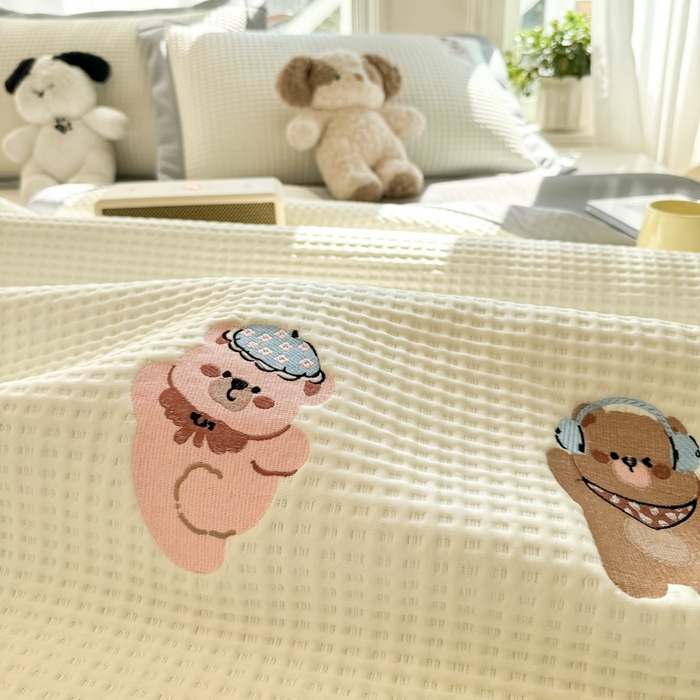 91家纺网 家纺一手货源 找家纺 萌飞 2025新款乙纶PE中分子华夫格凉豆豆凉席 中分子PE凉豆豆凉席-欢乐熊-米白【平铺款】