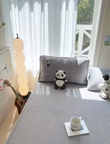 91家纺网 家纺一手货源 找家纺 萌飞 2025新款乙纶PE中分子华夫格凉豆豆凉席 中分子PE凉豆豆凉席-快乐熊猫-灰【床笠款】