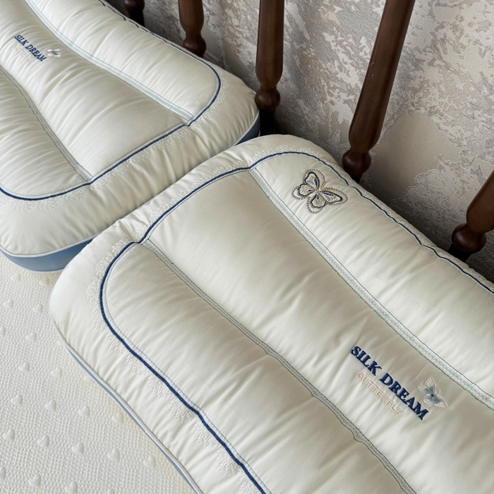 91家纺网 家纺一手货源 找家纺 （总）昕科 2025新款蚕丝蝴蝶立体枕-桑蚕丝刺绣蝴蝶枕芯莱赛尔纤维天丝立体枕头