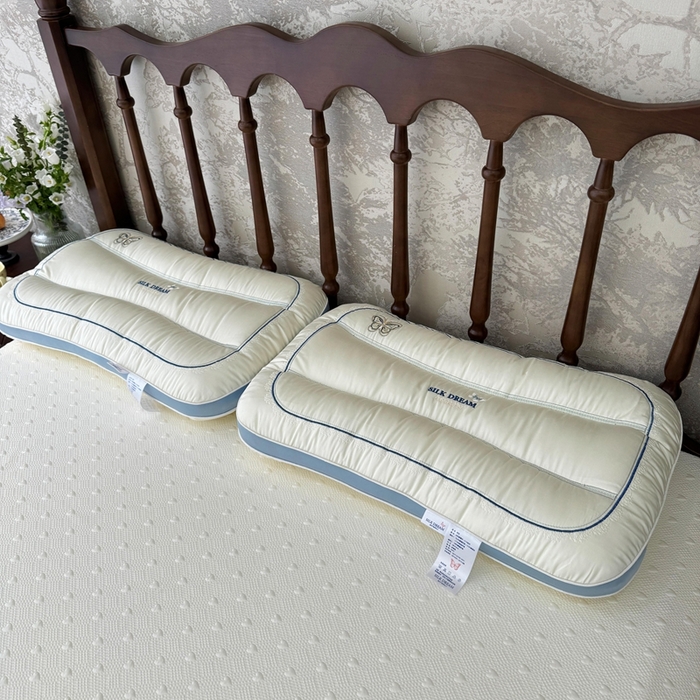 91家纺网 家纺一手货源 找家纺 （总）昕科 2025新款蚕丝蝴蝶立体枕-桑蚕丝刺绣蝴蝶枕芯莱赛尔纤维天丝立体枕头