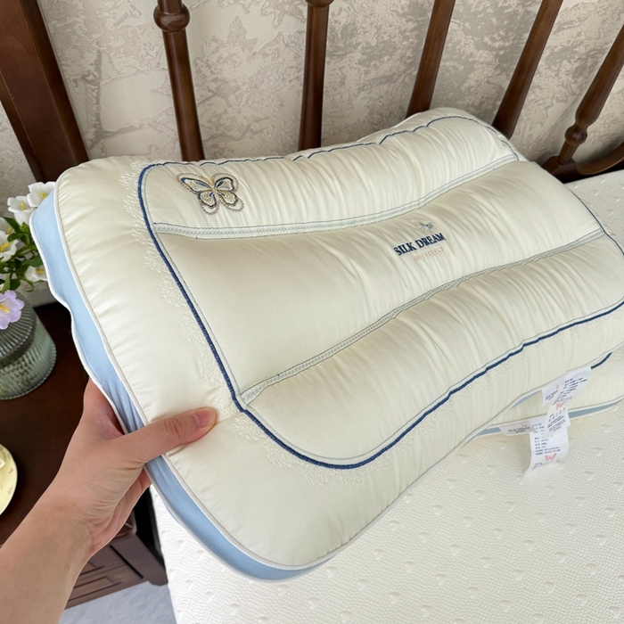 91家纺网 家纺一手货源 找家纺 （总）昕科 2025新款蚕丝蝴蝶立体枕-桑蚕丝刺绣蝴蝶枕芯莱赛尔纤维天丝立体枕头