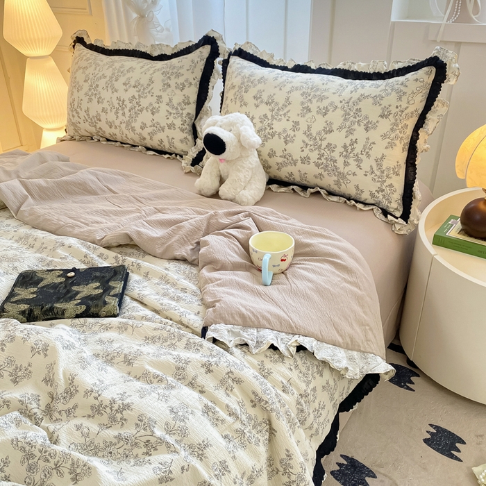 91家纺网 家纺一手货源 找家纺 大麦家纺 2025新款云感双层纱花边夏被四件套 复古印刷