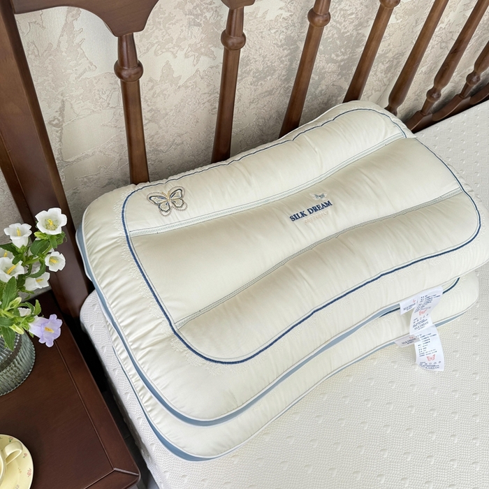 91家纺网 家纺一手货源 找家纺 （总）昕科 2025新款蚕丝蝴蝶立体枕-桑蚕丝刺绣蝴蝶枕芯莱赛尔纤维天丝立体枕头