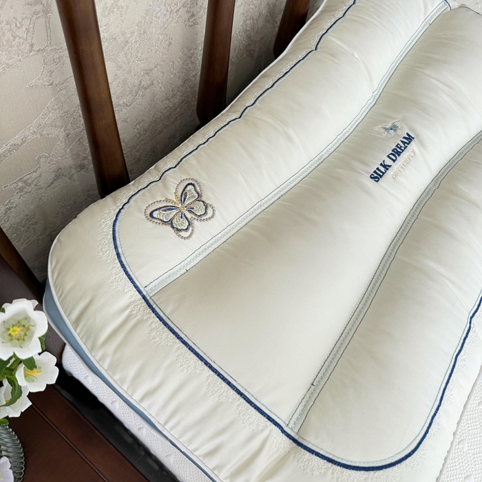 91家纺网 家纺一手货源 找家纺 （总）昕科 2025新款蚕丝蝴蝶立体枕-桑蚕丝刺绣蝴蝶枕芯莱赛尔纤维天丝立体枕头