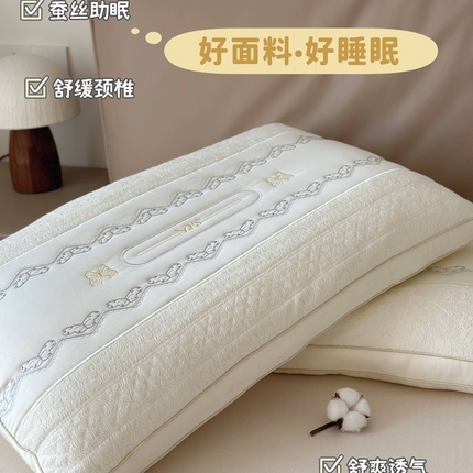 91家纺网 家纺一手货源 找家纺 （总）昕科 2025新款蕾丝复合蚕丝枕-桑蚕丝刺绣蝴蝶蕾丝花边枕芯莱赛尔纤维天丝立体枕头