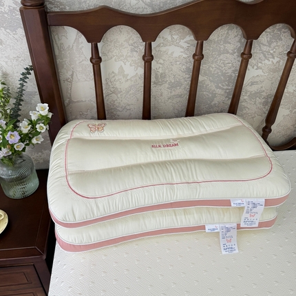 91家纺网 家纺一手货源 找家纺 （总）昕科 2025新款蚕丝蝴蝶立体枕-桑蚕丝刺绣蝴蝶枕芯莱赛尔纤维天丝立体枕头