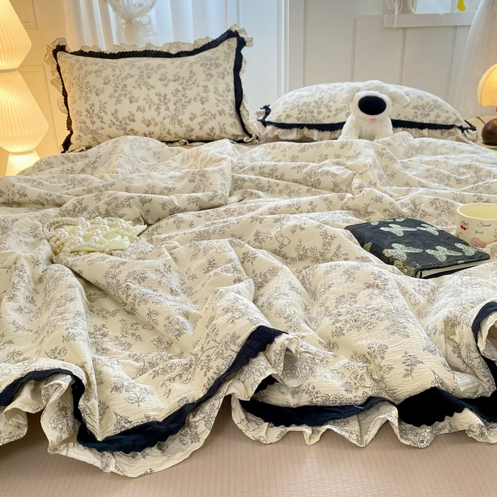 91家纺网 家纺一手货源 找家纺 大麦家纺 2025新款云感双层纱花边夏被四件套 复古印刷