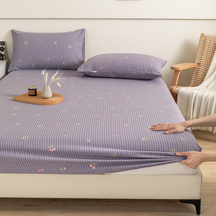 91家纺网 家纺一手货源 找家纺 芃成家纺 2025新款加厚老粗布原棉床笠亲肤单床笠 爱心樱桃