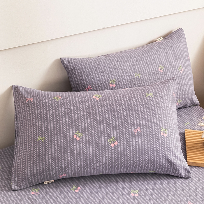 91家纺网 家纺一手货源 找家纺 芃成家纺 2025新款加厚老粗布原棉床笠亲肤单床笠 爱心樱桃