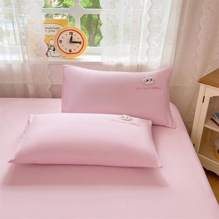 91家纺网 家纺一手货源 找家纺 梦舒羽 2025春夏新款水洗棉兔毛绒贴布绣枕套单枕套（带买家秀） 呆萌奶猫-浪漫粉