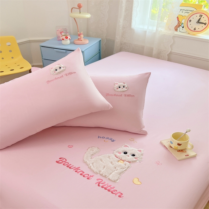 91家纺网 家纺一手货源 找家纺 梦舒羽 2025春夏新款水洗棉兔毛绒贴布绣枕套单枕套（带买家秀） 呆萌奶猫-浪漫粉