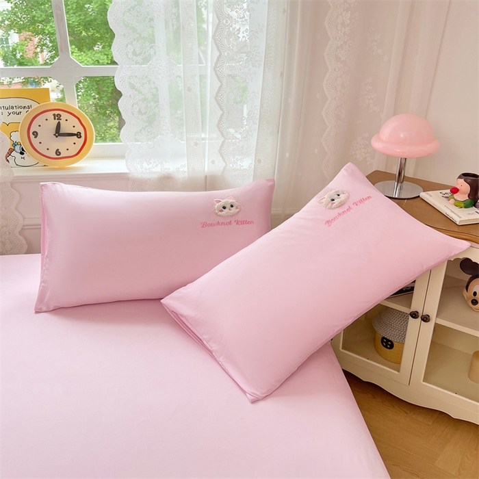 91家纺网 家纺一手货源 找家纺 梦舒羽 2025春夏新款水洗棉兔毛绒贴布绣枕套单枕套（带买家秀） 呆萌奶猫-浪漫粉