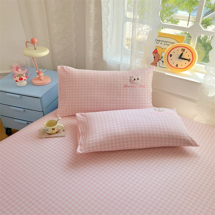 91家纺网 家纺一手货源 找家纺 梦舒羽 2025春夏新款水洗棉兔毛绒贴布绣枕套单枕套（带买家秀） 呆萌奶猫-心动粉格