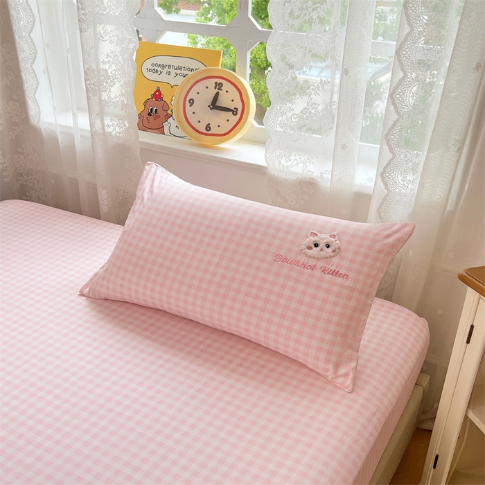 91家纺网 家纺一手货源 找家纺 梦舒羽 2025春夏新款水洗棉兔毛绒贴布绣枕套单枕套（带买家秀） 呆萌奶猫-心动粉格