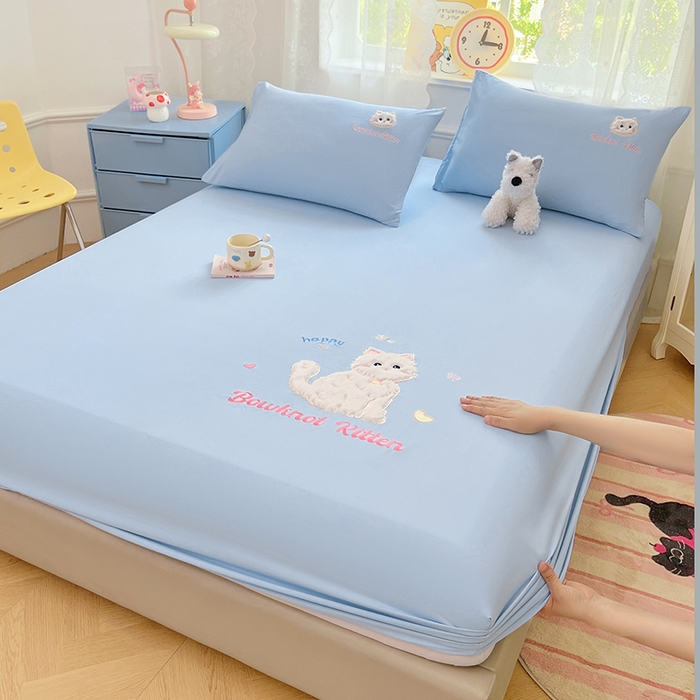 91家纺网 家纺一手货源 找家纺 梦舒羽 2025春夏新款兔毛贴布绣卡通ins风水洗棉床笠学生宿舍床罩床垫保护垫三件套（带买家秀） 呆萌奶猫-海盐兰