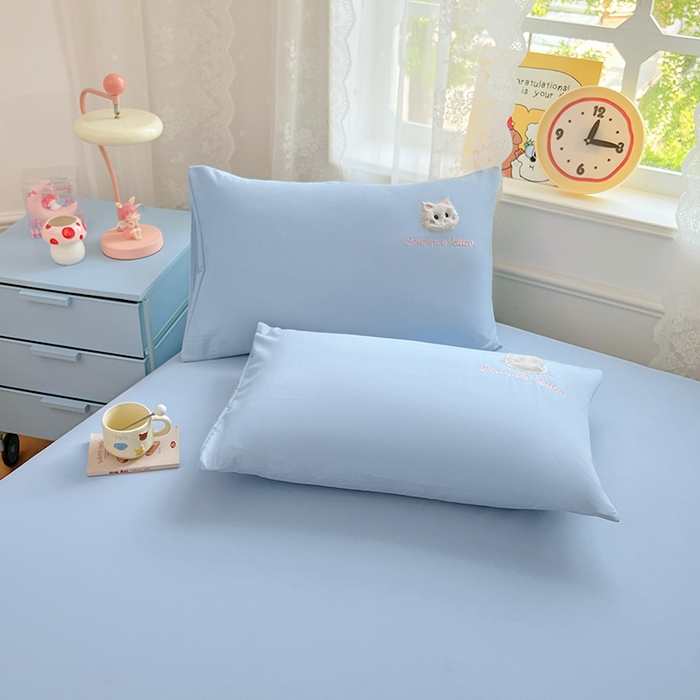 91家纺网 家纺一手货源 找家纺 梦舒羽 2025春夏新款兔毛贴布绣卡通ins风水洗棉床笠学生宿舍床罩床垫保护垫三件套（带买家秀） 呆萌奶猫-海盐兰