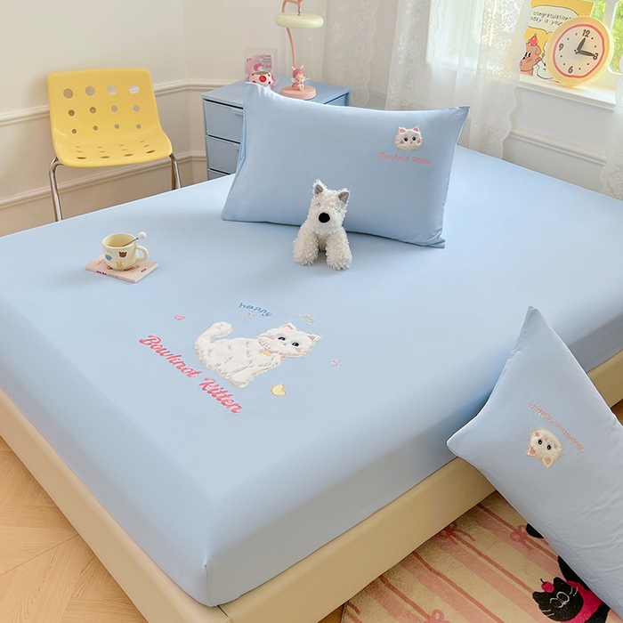 91家纺网 家纺一手货源 找家纺 梦舒羽 2025春夏新款兔毛贴布绣卡通ins风水洗棉床笠学生宿舍床罩床垫保护垫三件套（带买家秀） 呆萌奶猫-海盐兰