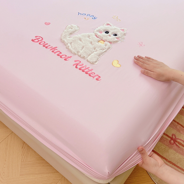 91家纺网 家纺一手货源 找家纺 梦舒羽 2025春夏新款兔毛贴布绣卡通ins风水洗棉床笠学生宿舍床罩床垫保护垫三件套（带买家秀） 呆萌奶猫-浪漫粉