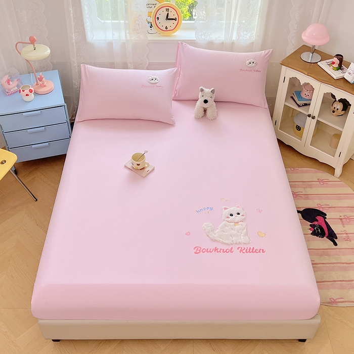 91家纺网 家纺一手货源 找家纺 梦舒羽 2025春夏新款兔毛贴布绣卡通ins风水洗棉床笠学生宿舍床罩床垫保护垫三件套（带买家秀） 呆萌奶猫-浪漫粉
