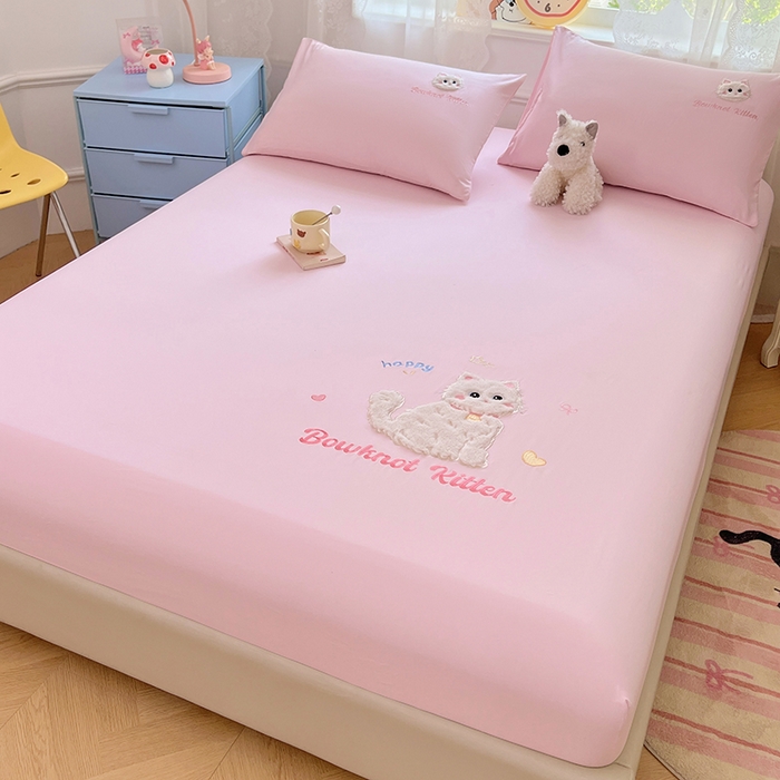 91家纺网 家纺一手货源 找家纺 梦舒羽 2025春夏新款兔毛贴布绣卡通ins风水洗棉床笠学生宿舍床罩床垫保护垫三件套（带买家秀） 呆萌奶猫-浪漫粉
