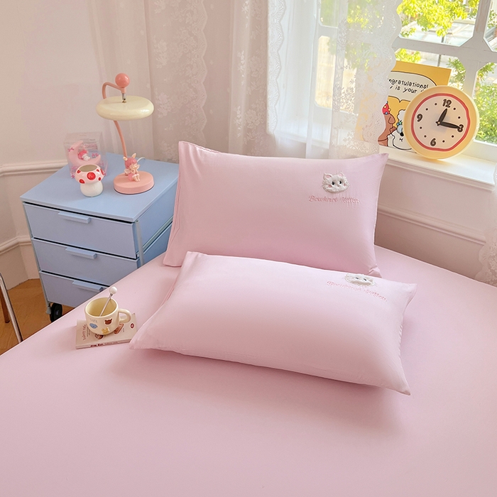 91家纺网 家纺一手货源 找家纺 梦舒羽 2025春夏新款兔毛贴布绣卡通ins风水洗棉床笠学生宿舍床罩床垫保护垫三件套（带买家秀） 呆萌奶猫-浪漫粉