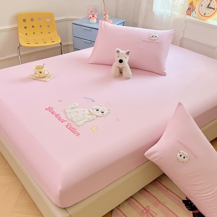 91家纺网 家纺一手货源 找家纺 梦舒羽 2025春夏新款兔毛贴布绣卡通ins风水洗棉床笠学生宿舍床罩床垫保护垫三件套（带买家秀） 呆萌奶猫-浪漫粉