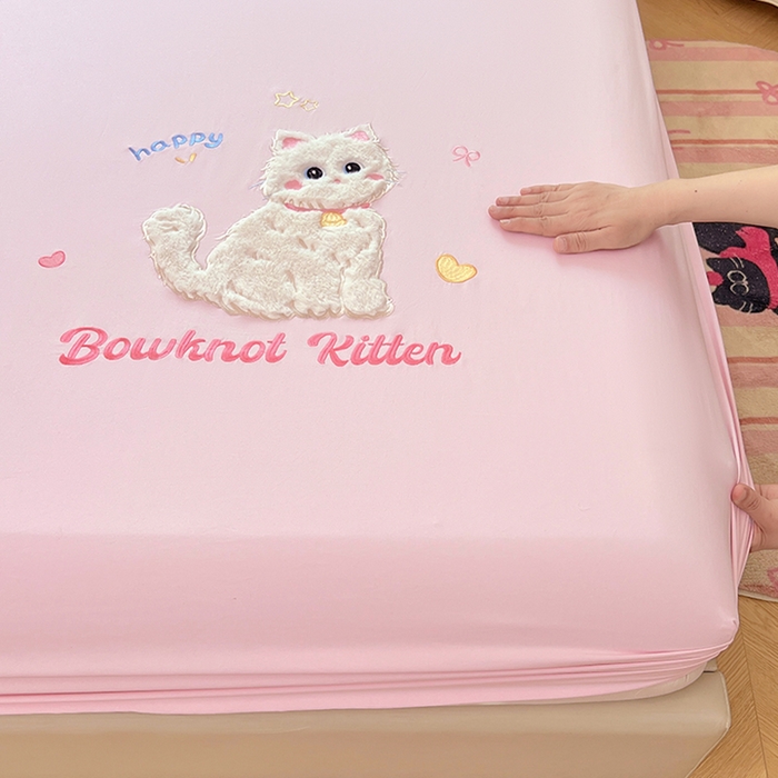 91家纺网 家纺一手货源 找家纺 梦舒羽 2025春夏新款兔毛贴布绣卡通ins风水洗棉床笠学生宿舍床罩床垫保护垫三件套（带买家秀） 呆萌奶猫-浪漫粉