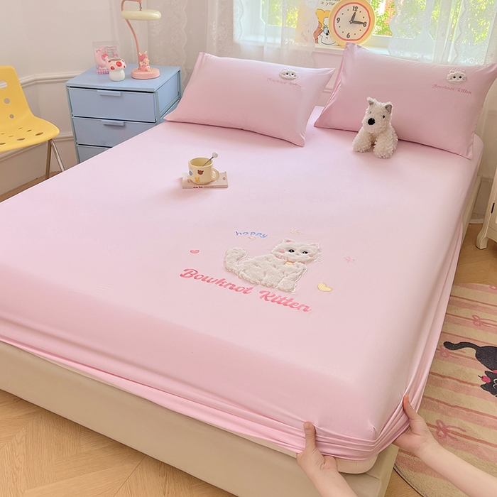 91家纺网 家纺一手货源 找家纺 梦舒羽 2025春夏新款兔毛贴布绣卡通ins风水洗棉床笠学生宿舍床罩床垫保护垫三件套（带买家秀） 呆萌奶猫-浪漫粉